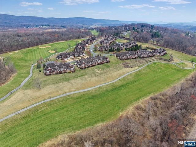 19 Rockhall Court, Hamburg, NJ 07419