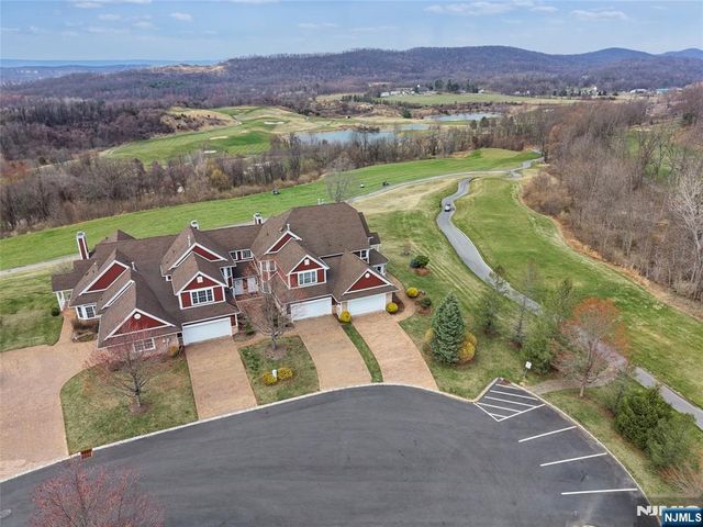 19 Rockhall Court, Hamburg, NJ 07419