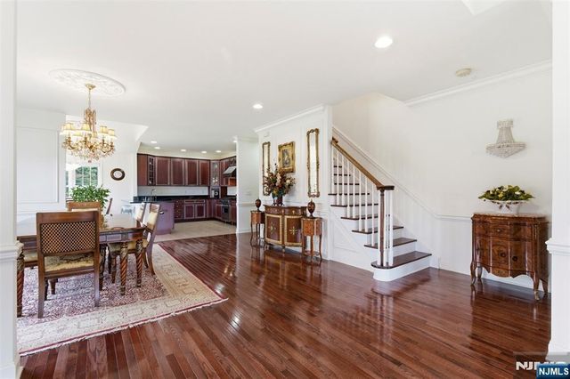 19 Rockhall Court, Hamburg, NJ 07419