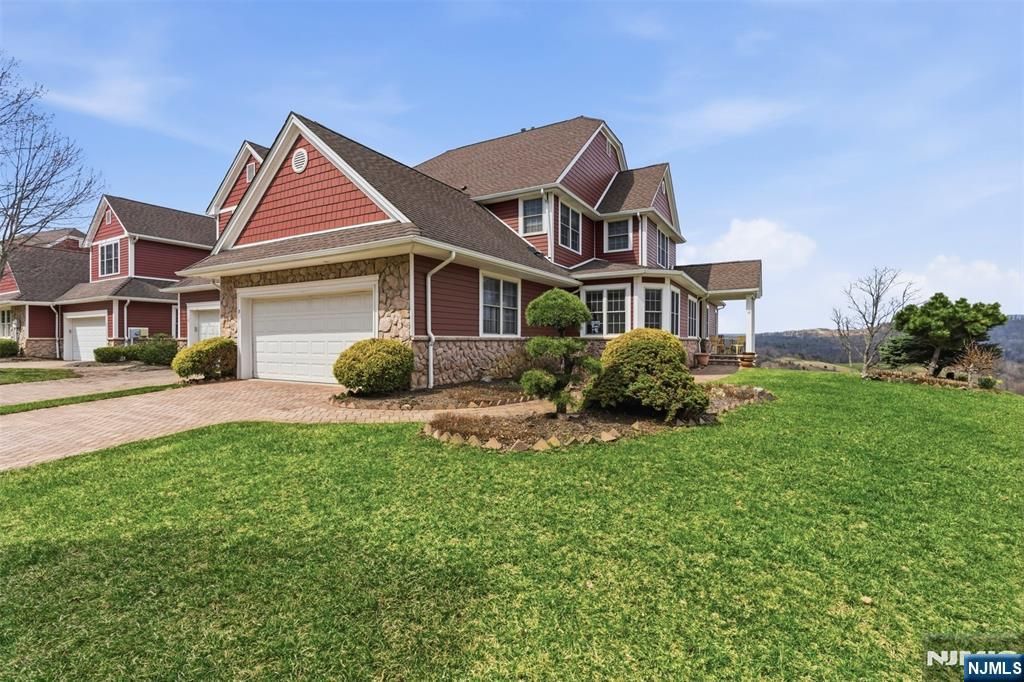19 Rockhall Court, Hamburg, NJ 07419