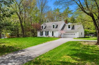 5 Wentworth Drive, Bedford, NH 03110