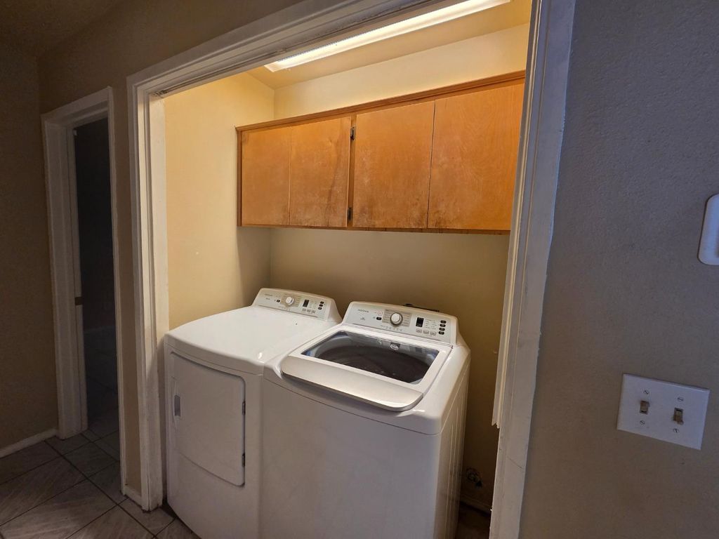 Image 11 of property listing at 1199 Hawthorn Street, Hanford, CA 93230