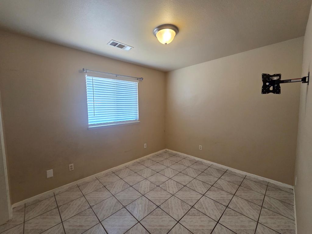 Image 12 of property listing at 1199 Hawthorn Street, Hanford, CA 93230