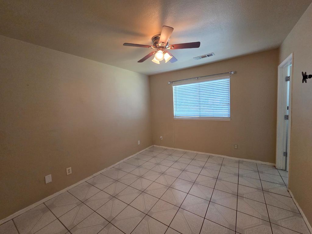 Image 13 of property listing at 1199 Hawthorn Street, Hanford, CA 93230