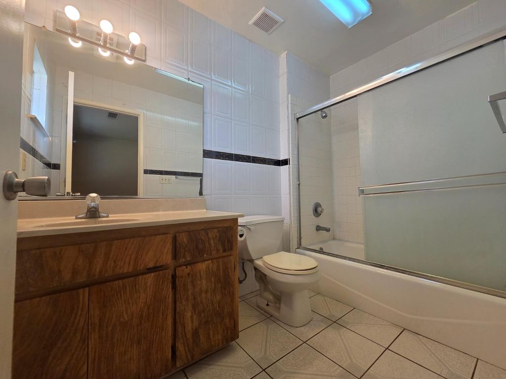 Image 14 of property listing at 1199 Hawthorn Street, Hanford, CA 93230