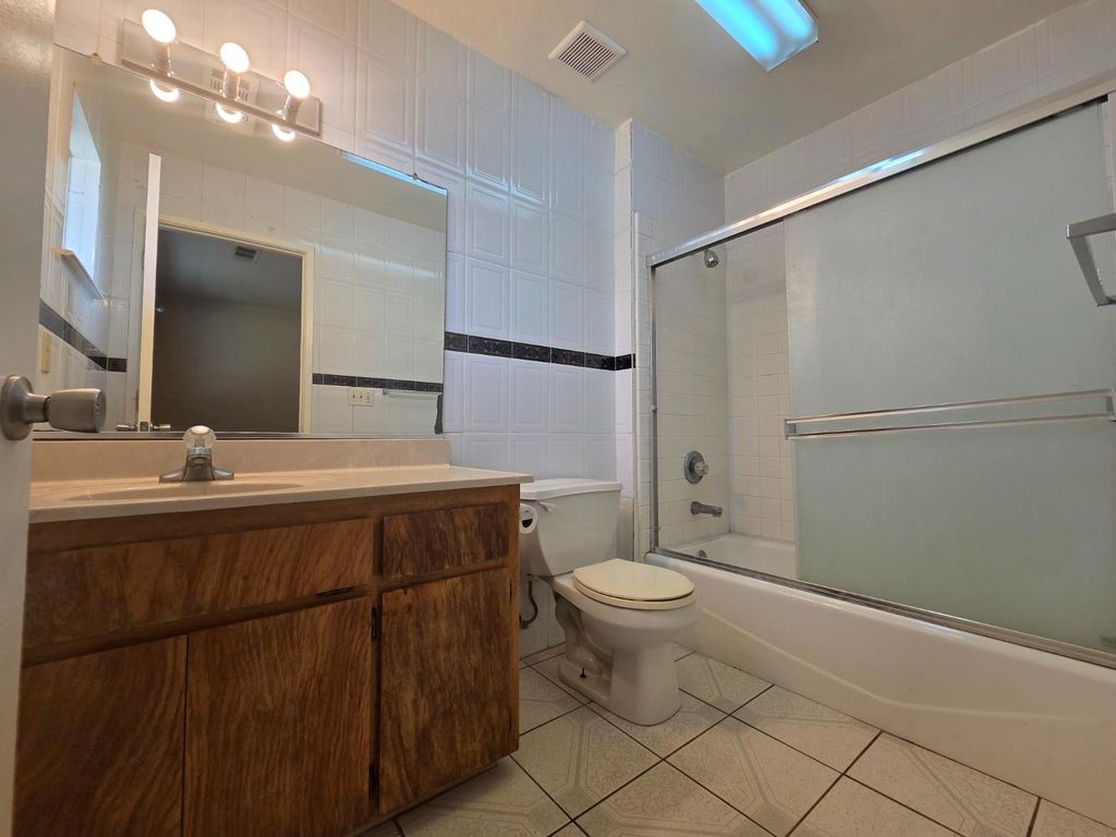 Image 15 of property listing at 1199 Hawthorn Street, Hanford, CA 93230