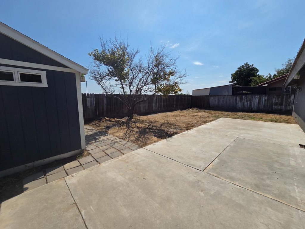 Image 17 of property listing at 1199 Hawthorn Street, Hanford, CA 93230
