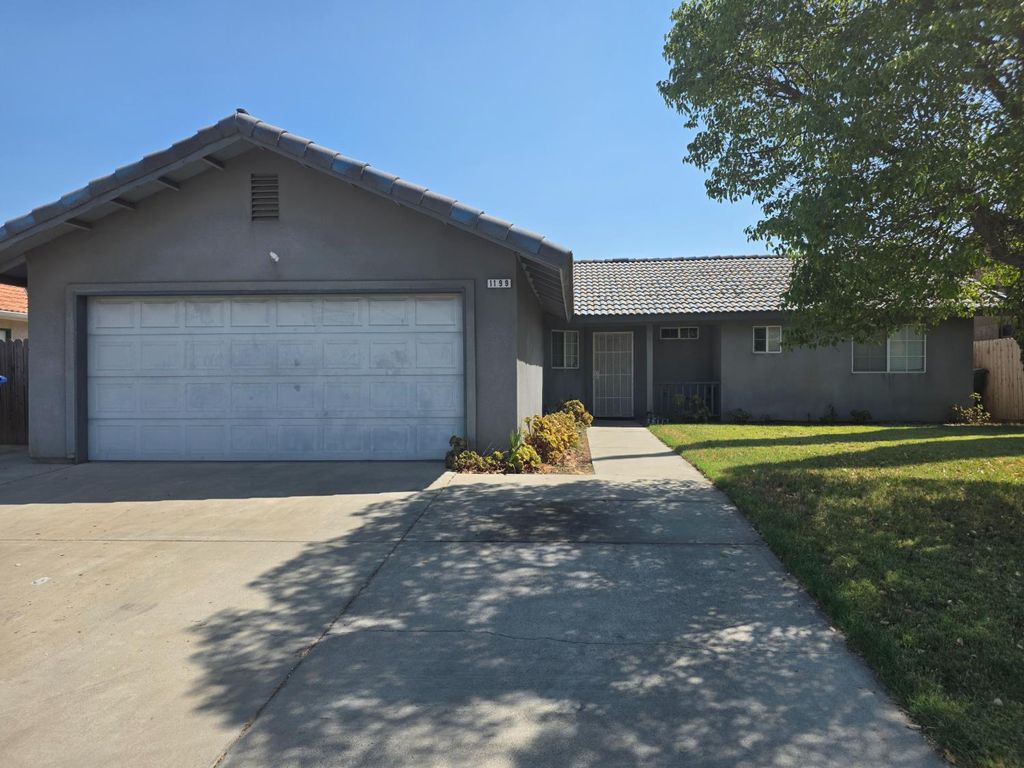 Image 3 of property listing at 1199 Hawthorn Street, Hanford, CA 93230