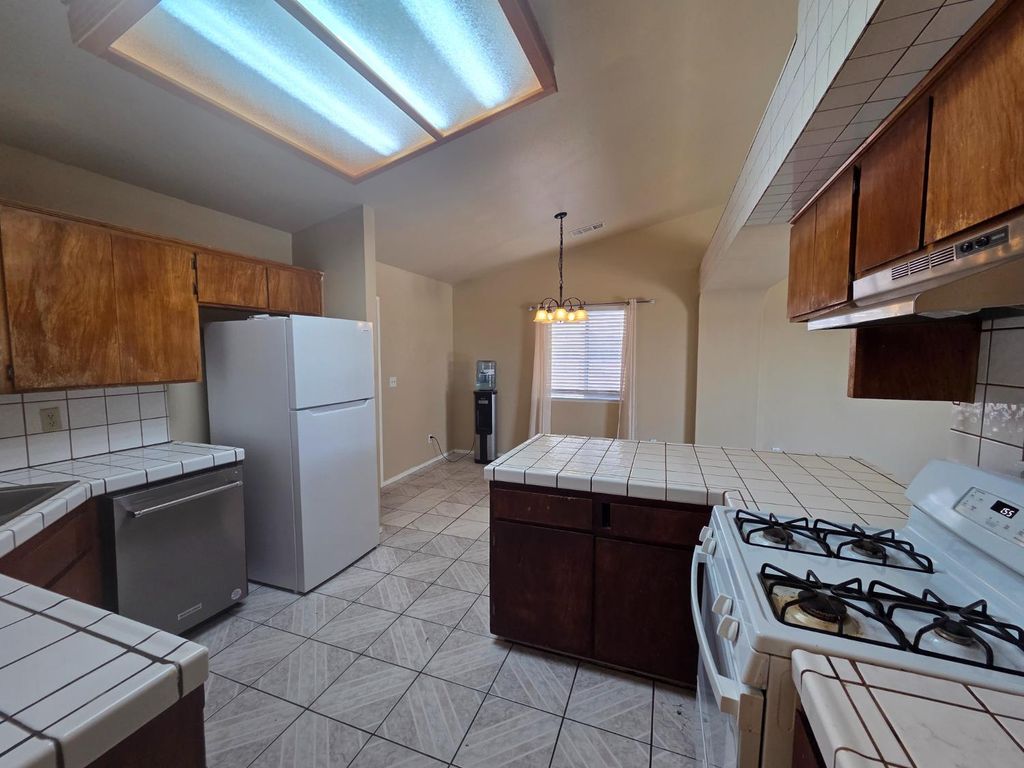 Image 4 of property listing at 1199 Hawthorn Street, Hanford, CA 93230