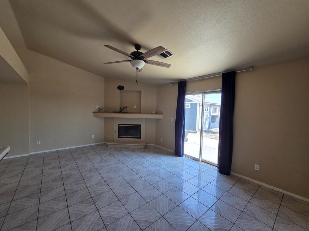 Image 8 of property listing at 1199 Hawthorn Street, Hanford, CA 93230