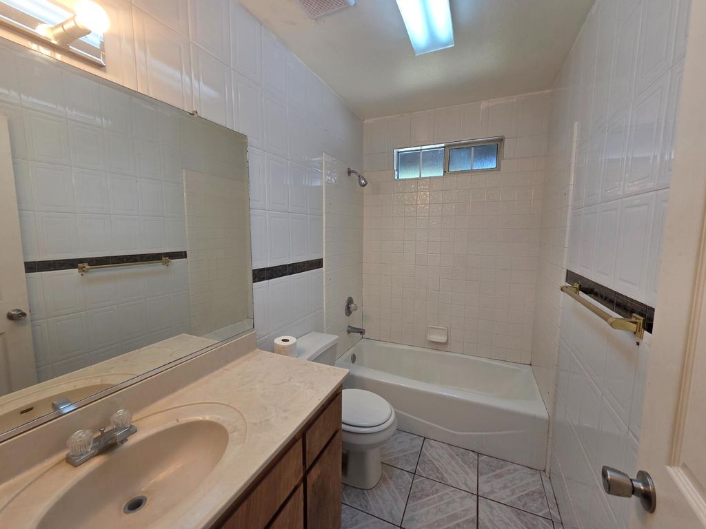 Image 9 of property listing at 1199 Hawthorn Street, Hanford, CA 93230