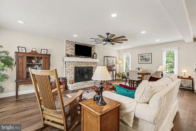1000 DALE PL, Carlisle, PA 17013