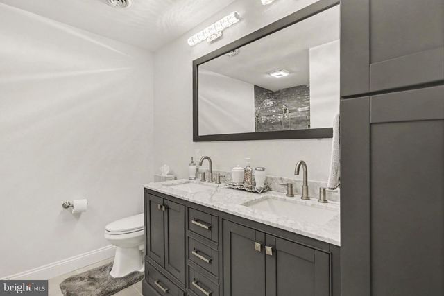 1000 DALE PL, Carlisle, PA 17013