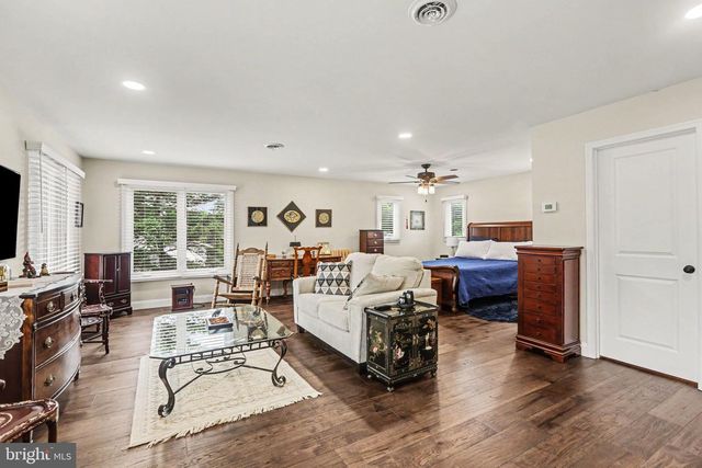 1000 DALE PL, Carlisle, PA 17013