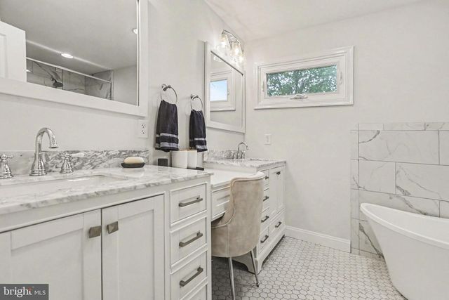 1000 DALE PL, Carlisle, PA 17013