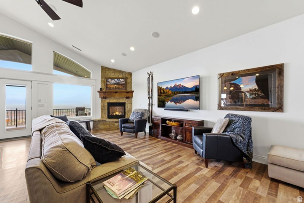 Image 12 of property listing at 1102 N SUMMIT VIEW DR, Saratoga Springs, UT 84045