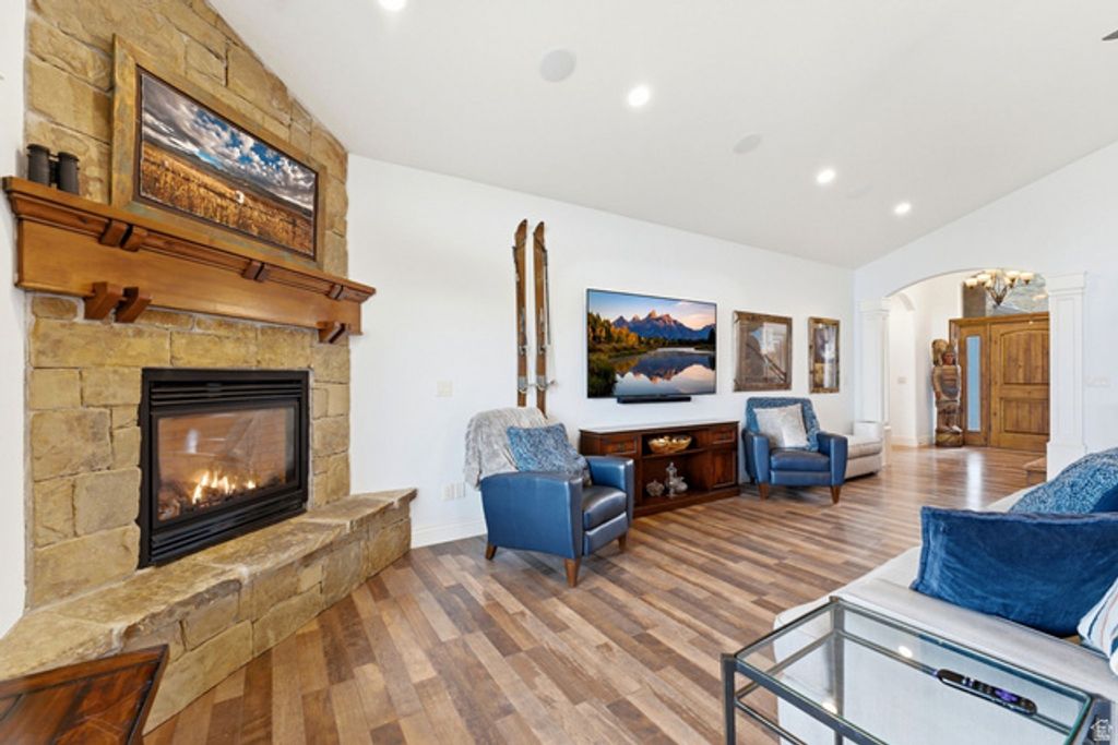 Image 13 of property listing at 1102 N SUMMIT VIEW DR, Saratoga Springs, UT 84045