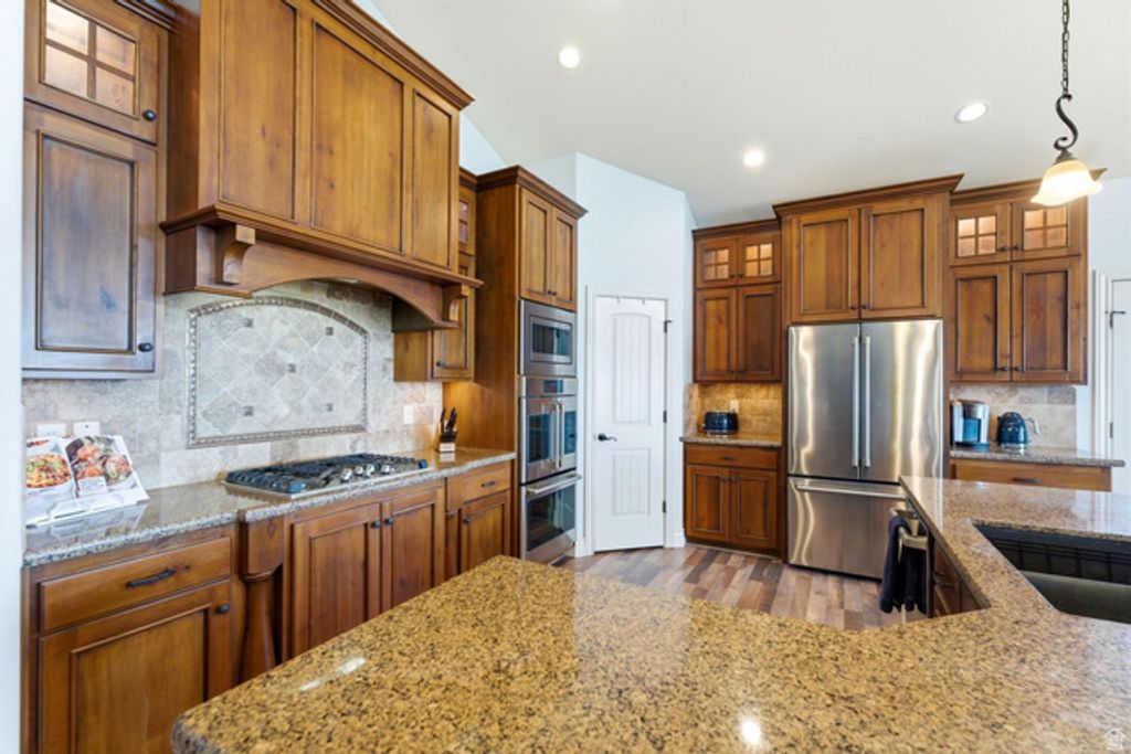 Image 16 of property listing at 1102 N SUMMIT VIEW DR, Saratoga Springs, UT 84045