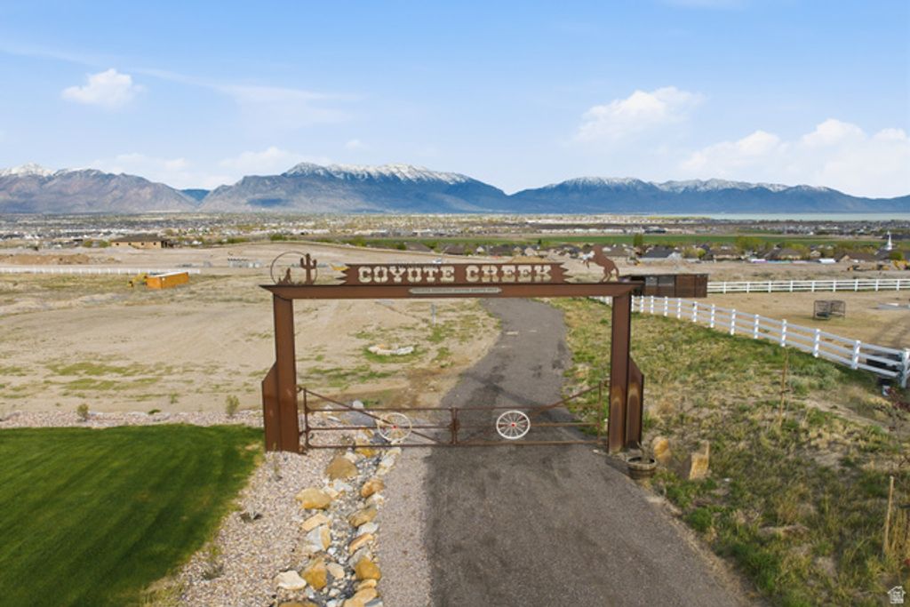 Image 3 of property listing at 1102 N SUMMIT VIEW DR, Saratoga Springs, UT 84045