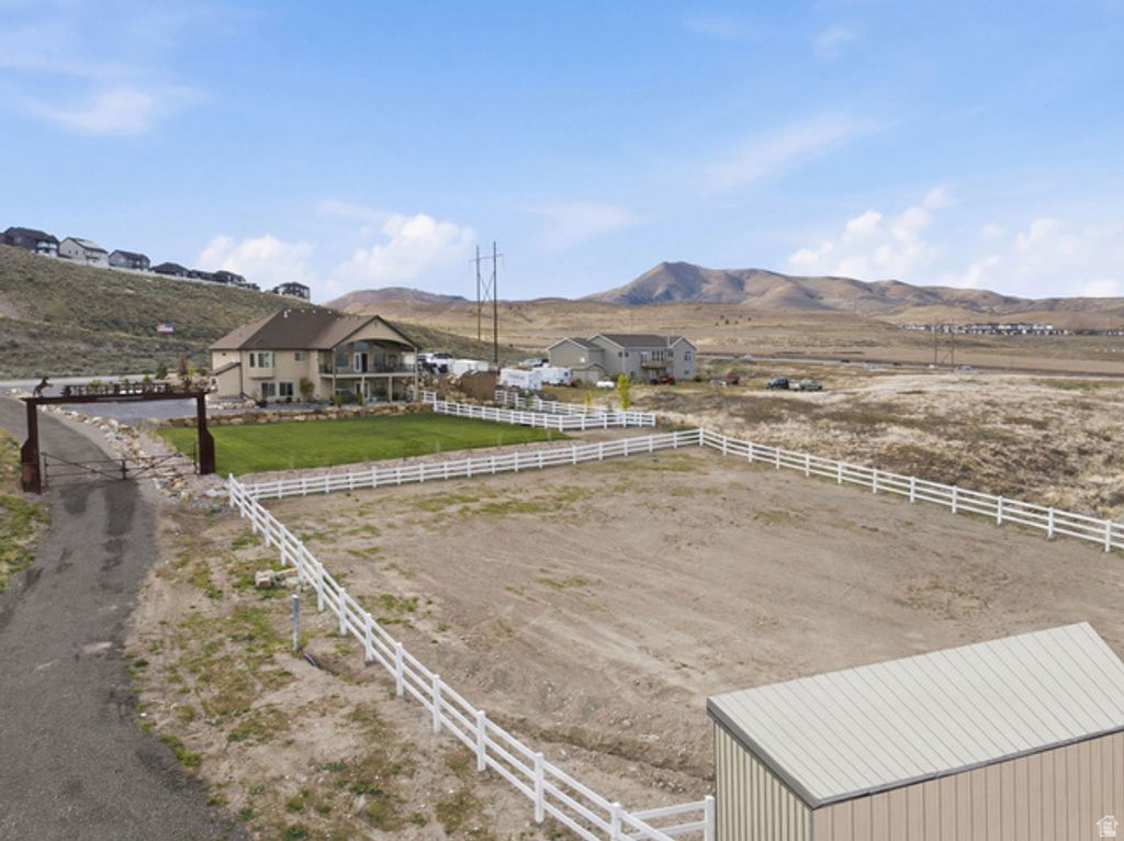 Image 4 of property listing at 1102 N SUMMIT VIEW DR, Saratoga Springs, UT 84045