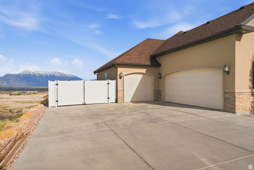 Image 61 of property listing at 1102 N SUMMIT VIEW DR, Saratoga Springs, UT 84045
