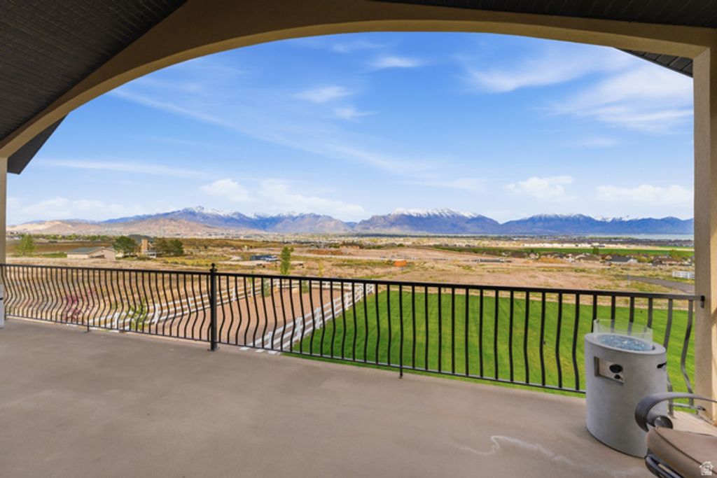Image 62 of property listing at 1102 N SUMMIT VIEW DR, Saratoga Springs, UT 84045