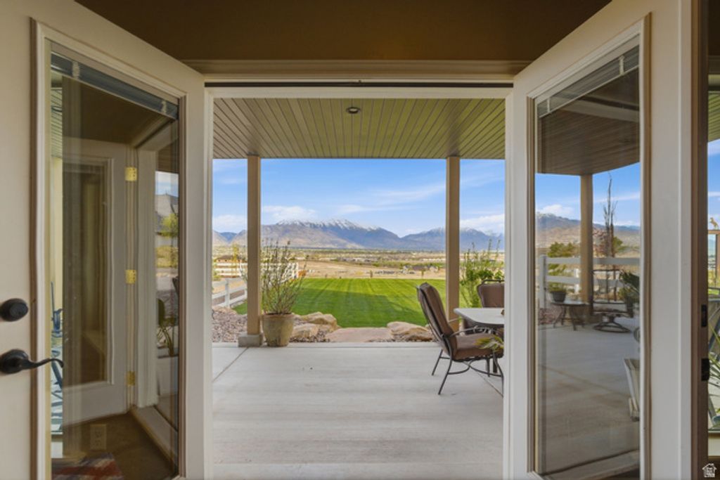 Image 70 of property listing at 1102 N SUMMIT VIEW DR, Saratoga Springs, UT 84045