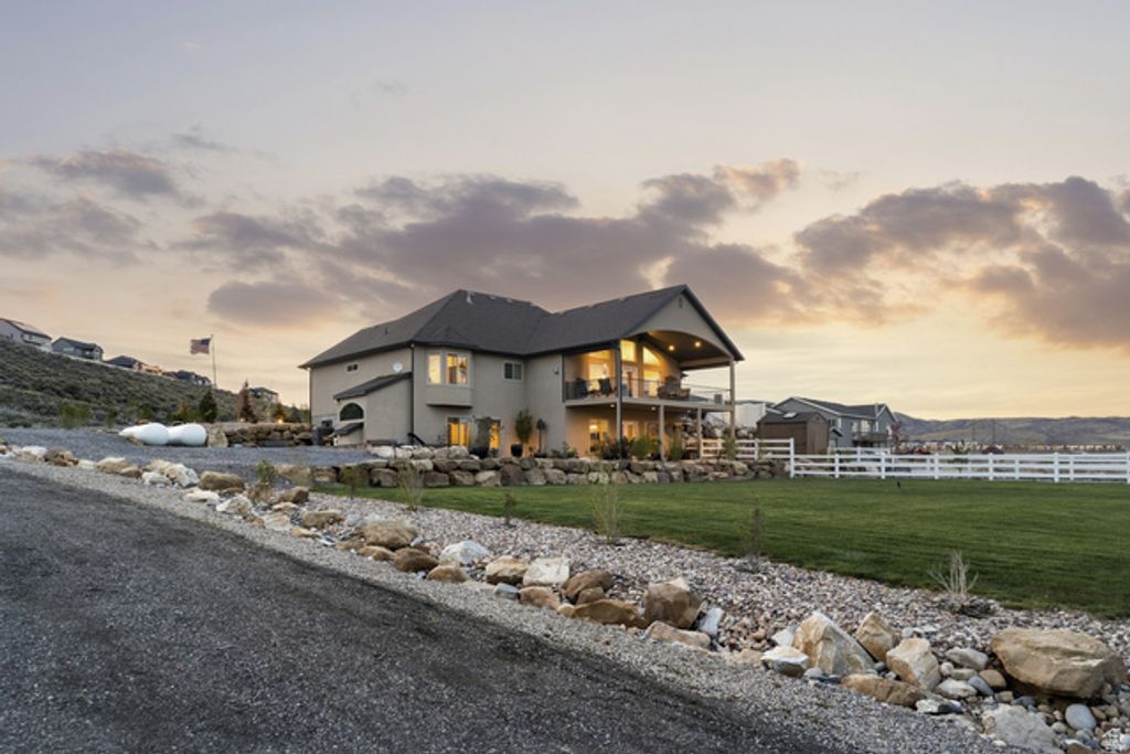 Image 74 of property listing at 1102 N SUMMIT VIEW DR, Saratoga Springs, UT 84045