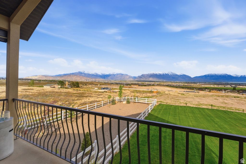 Image 9 of property listing at 1102 N SUMMIT VIEW DR, Saratoga Springs, UT 84045