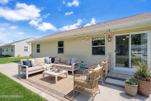 51 Trent Drive, Toms River, NJ 08757
