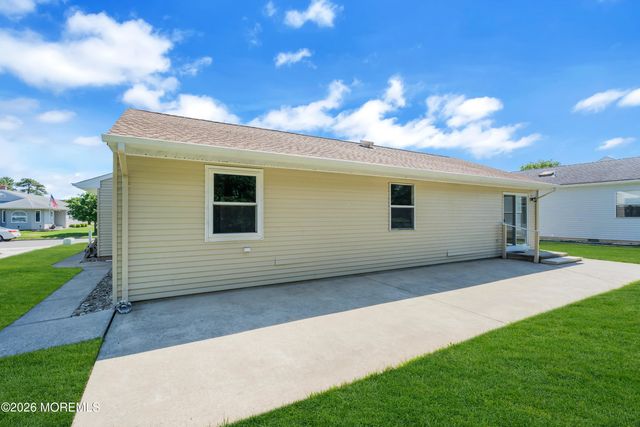 51 Trent Drive, Toms River, NJ 08757