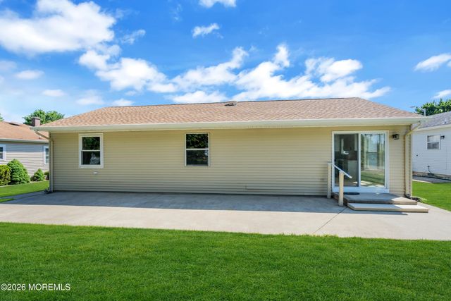 51 Trent Drive, Toms River, NJ 08757