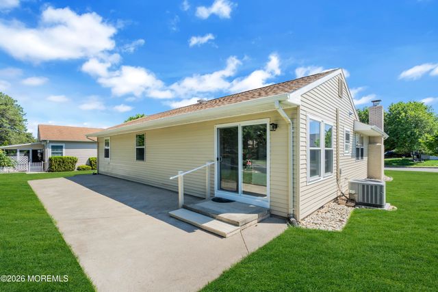 51 Trent Drive, Toms River, NJ 08757