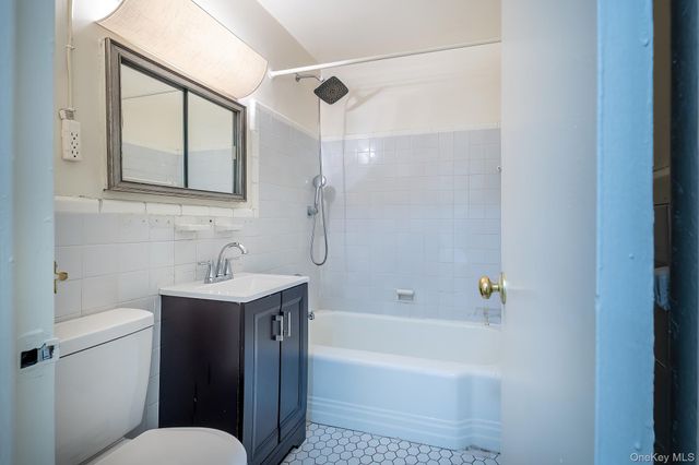 25 Knolls Crescent 3A, Bronx, NY 10463