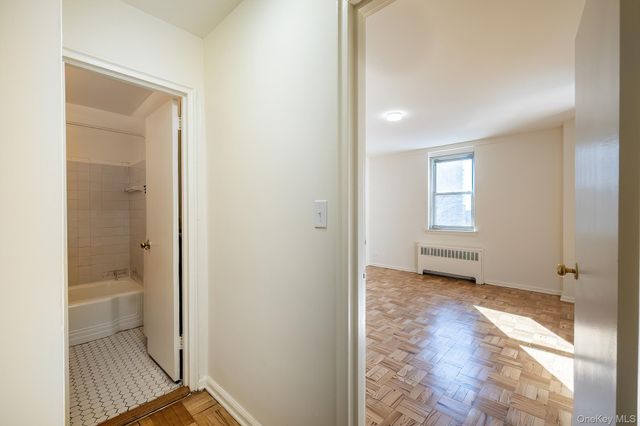 25 Knolls Crescent 3A, Bronx, NY 10463