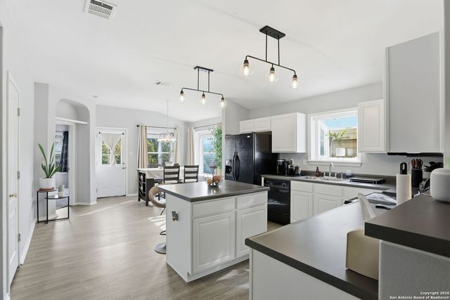 518 Lynx Mtn, San Antonio, TX 78251