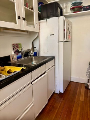 38 Linnaean Street 3, Cambridge, MA 02138
