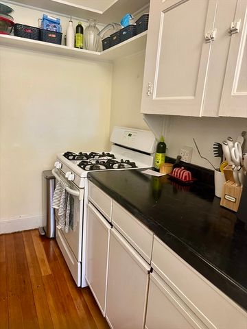 38 Linnaean Street 3, Cambridge, MA 02138