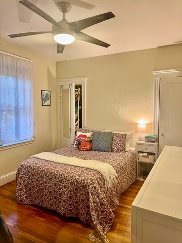 38 Linnaean Street 3, Cambridge, MA 02138