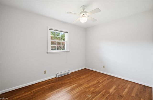 2425 Inlynnview RD, Virginia Beach, VA 23454