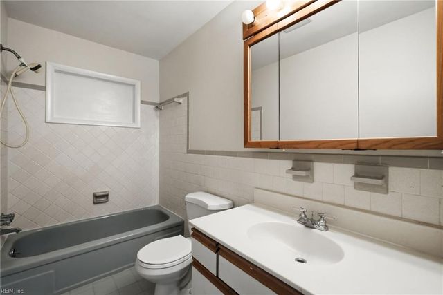 2425 Inlynnview RD, Virginia Beach, VA 23454