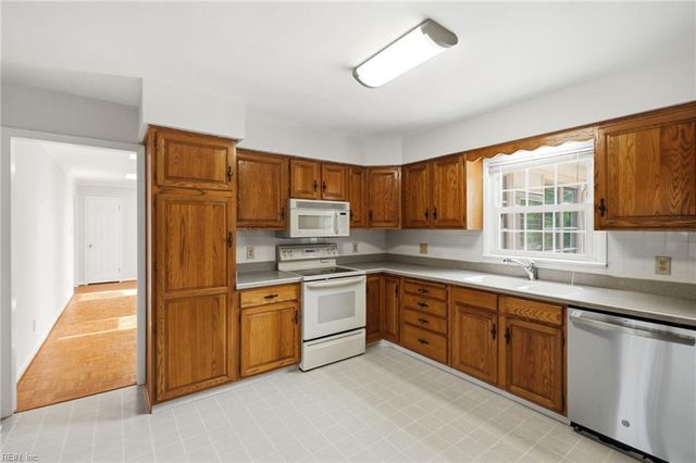 2425 Inlynnview RD, Virginia Beach, VA 23454