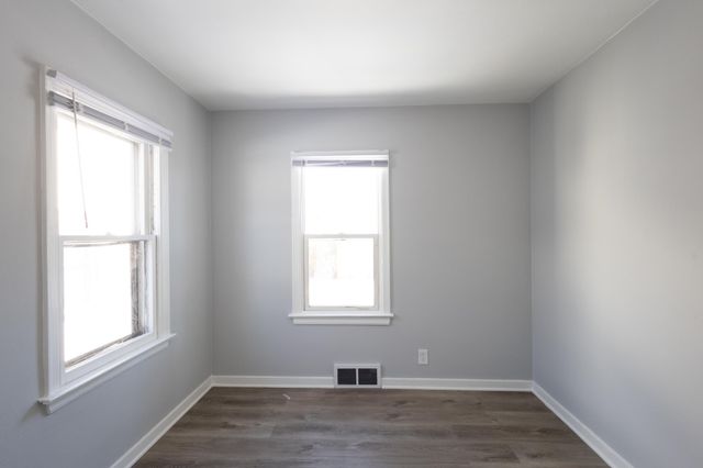 1168 Lane Pl, Saint Paul, MN 55106