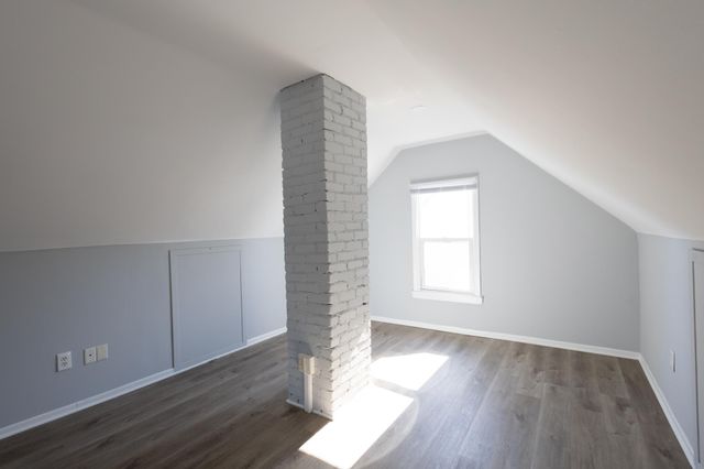 1168 Lane Pl, Saint Paul, MN 55106