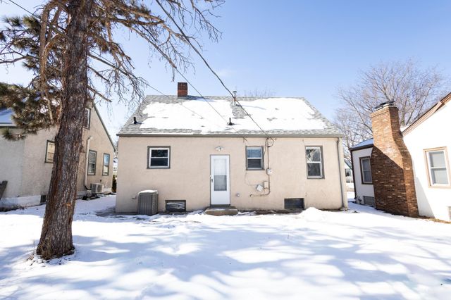 1168 Lane Pl, Saint Paul, MN 55106