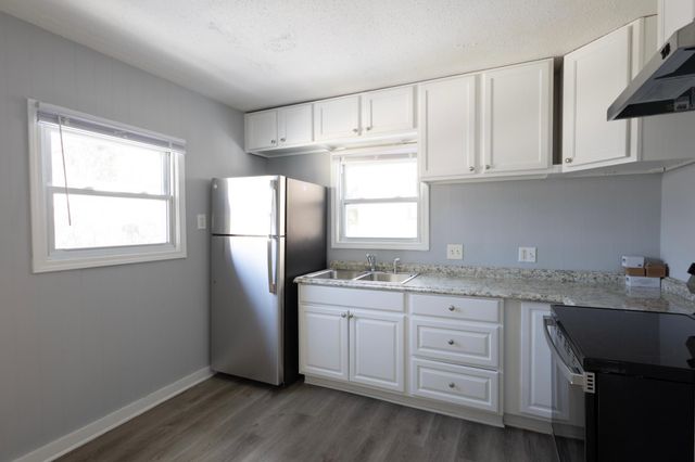 1168 Lane Pl, Saint Paul, MN 55106