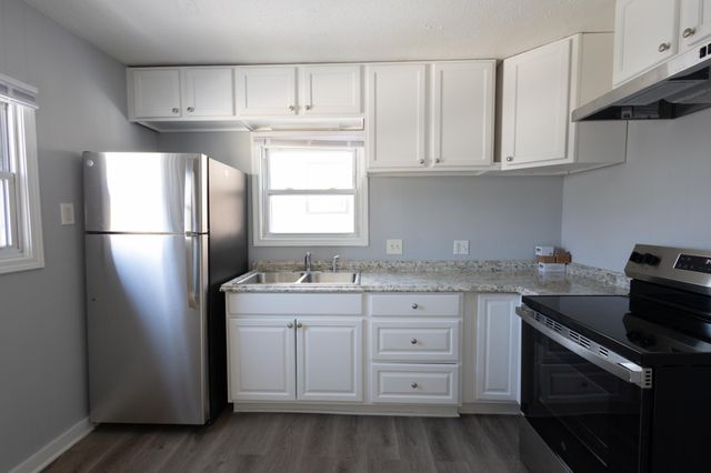 1168 Lane Pl, Saint Paul, MN 55106