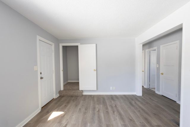 1168 Lane Pl, Saint Paul, MN 55106