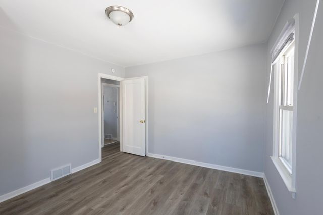 1168 Lane Pl, Saint Paul, MN 55106