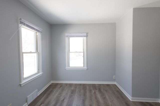 1168 Lane Pl, Saint Paul, MN 55106